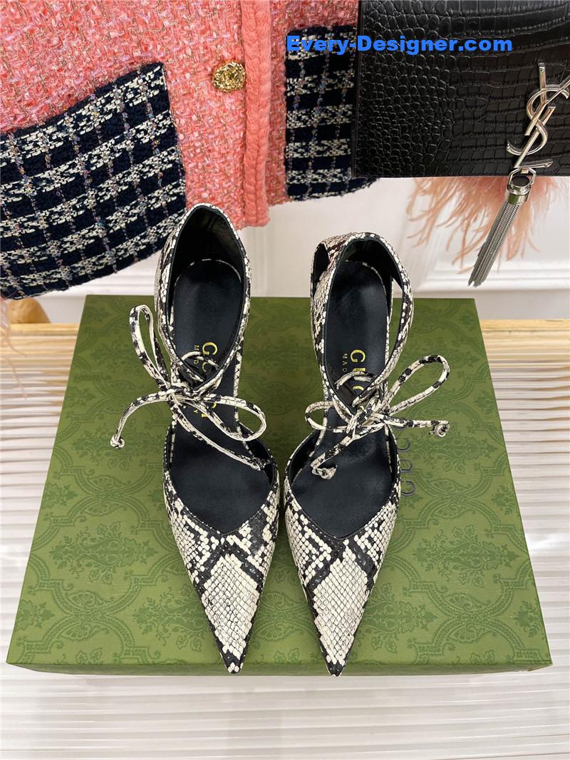 Gvc*1 metal heel pointed sandals