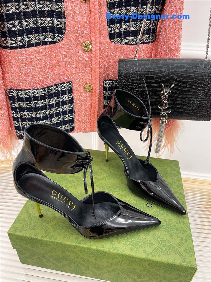 Gvc*1 metal heel pointed sandals