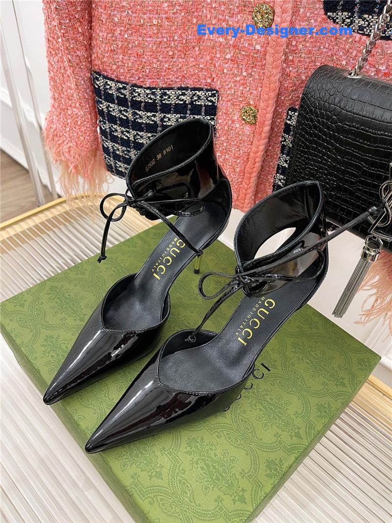 Gvc*1 metal heel pointed sandals