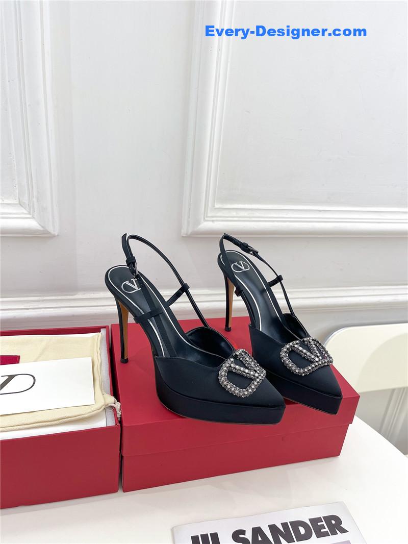 Va1e*ntin0 v buckle platform pumps