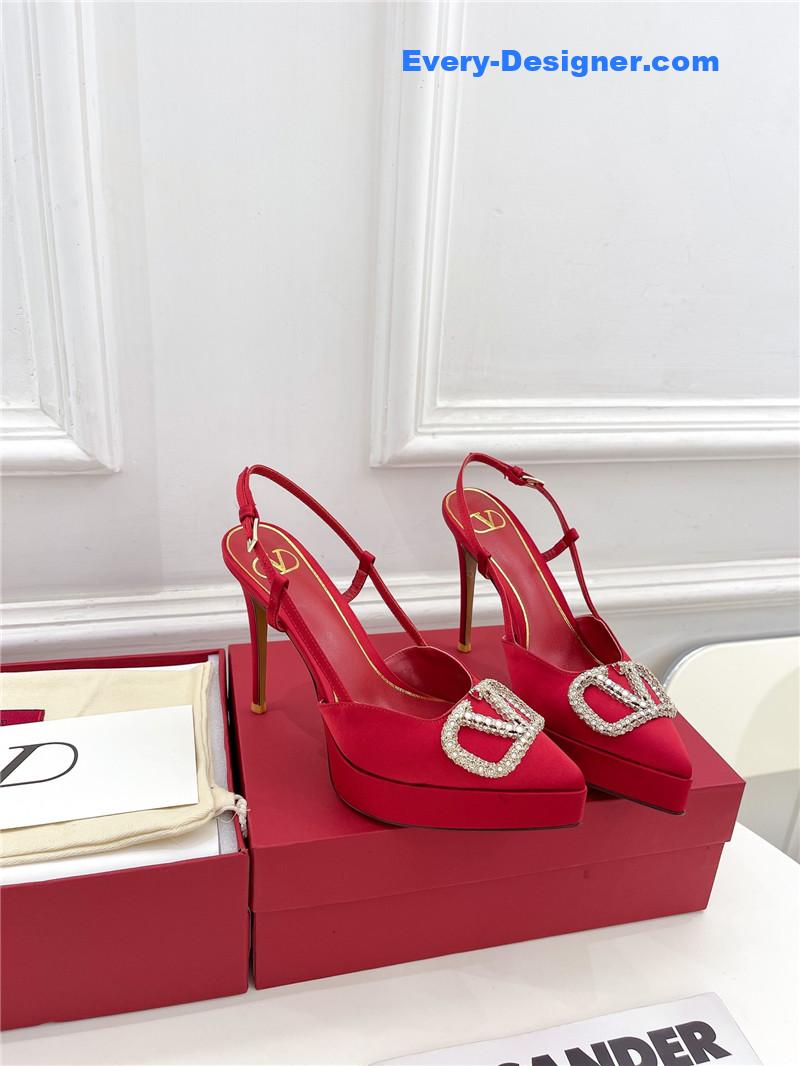 Va1e*ntin0 v buckle platform pumps