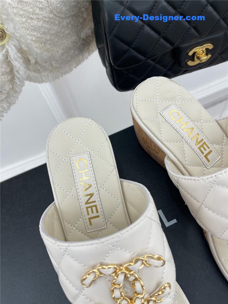 CC rhombus CC logo chain buckle slippers