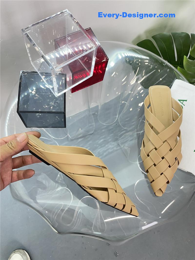 b0tt*ga Ven*ta square toe flat woven slides