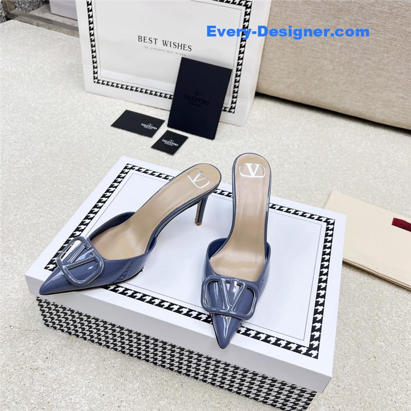 Va1e*ntin0 latest v logo buckle back air slippers