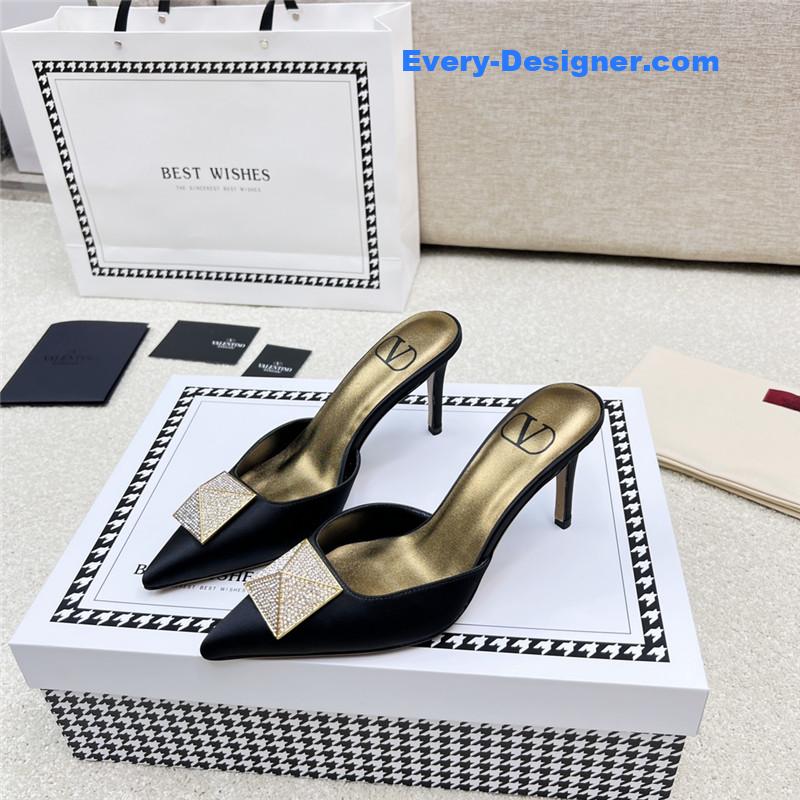 Va1e*ntin0 latest v logo buckle back air slippers