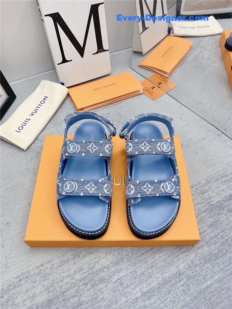 l0vis Vvtt0n blue monogram denim paseo flat sandals