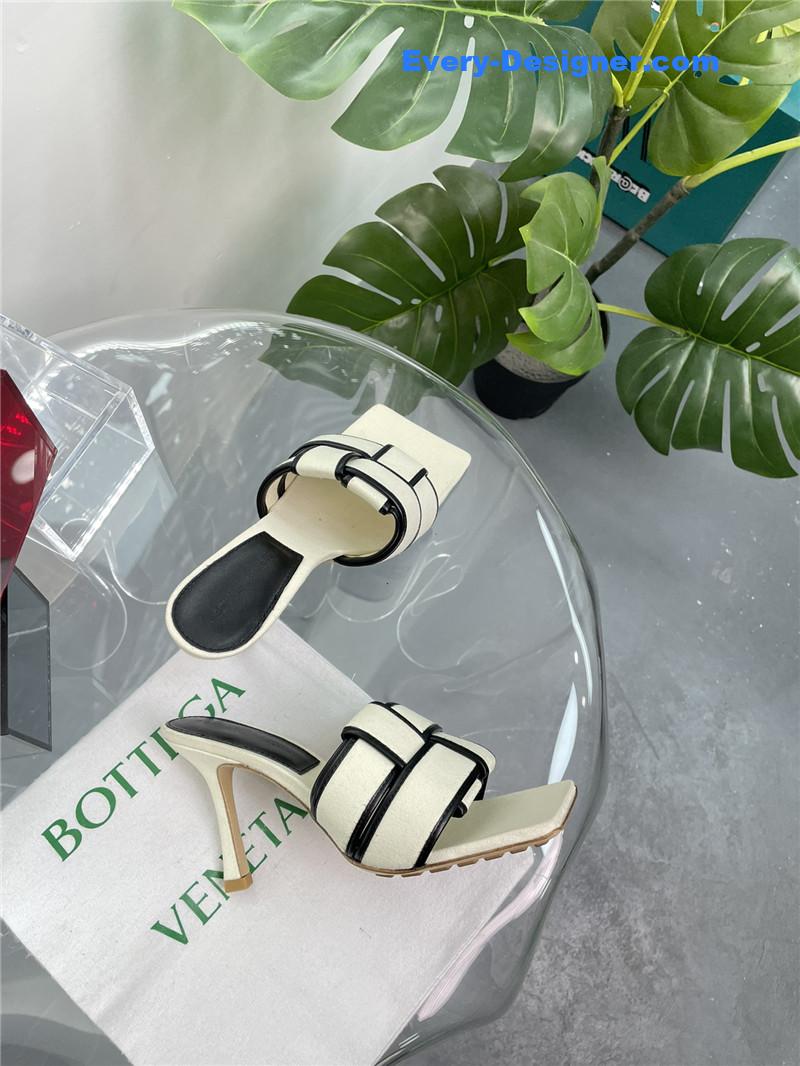 b0tt*ga Ven*ta windmill cube slippers