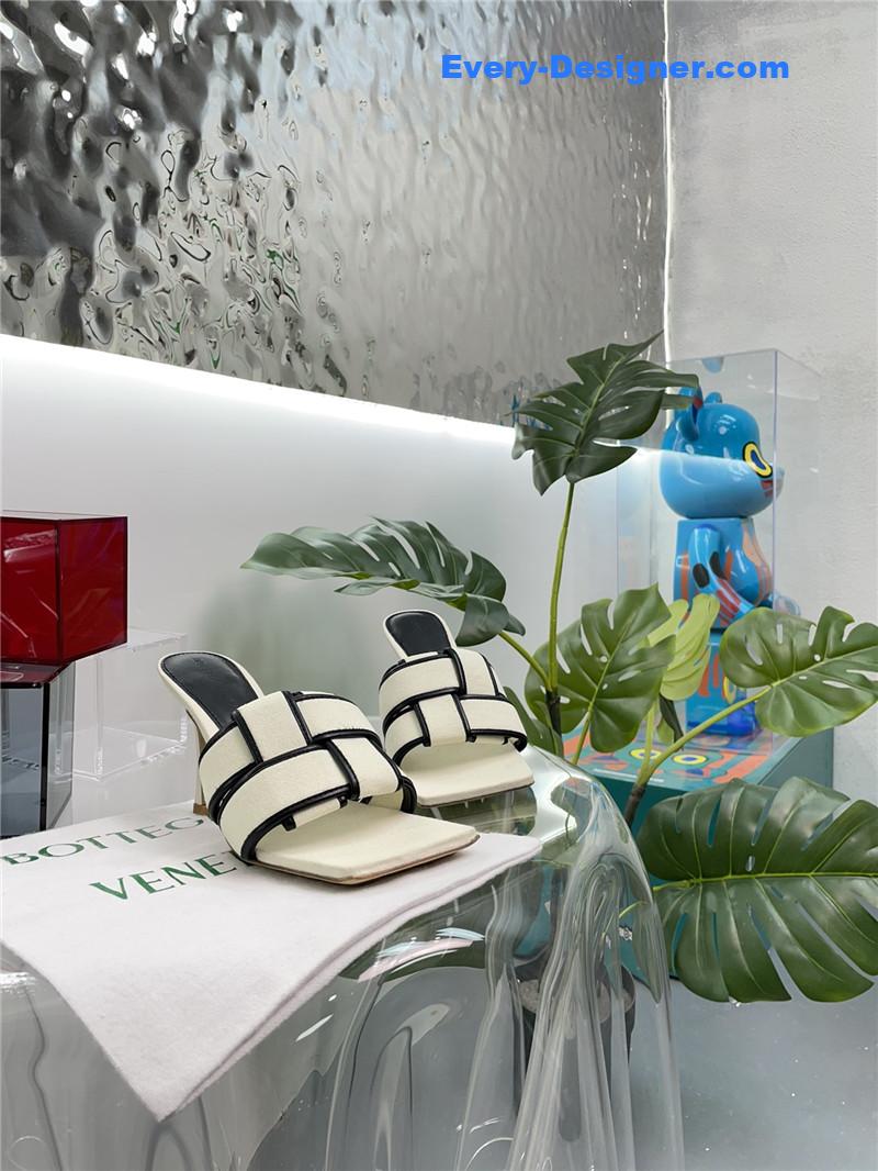 b0tt*ga Ven*ta windmill cube slippers