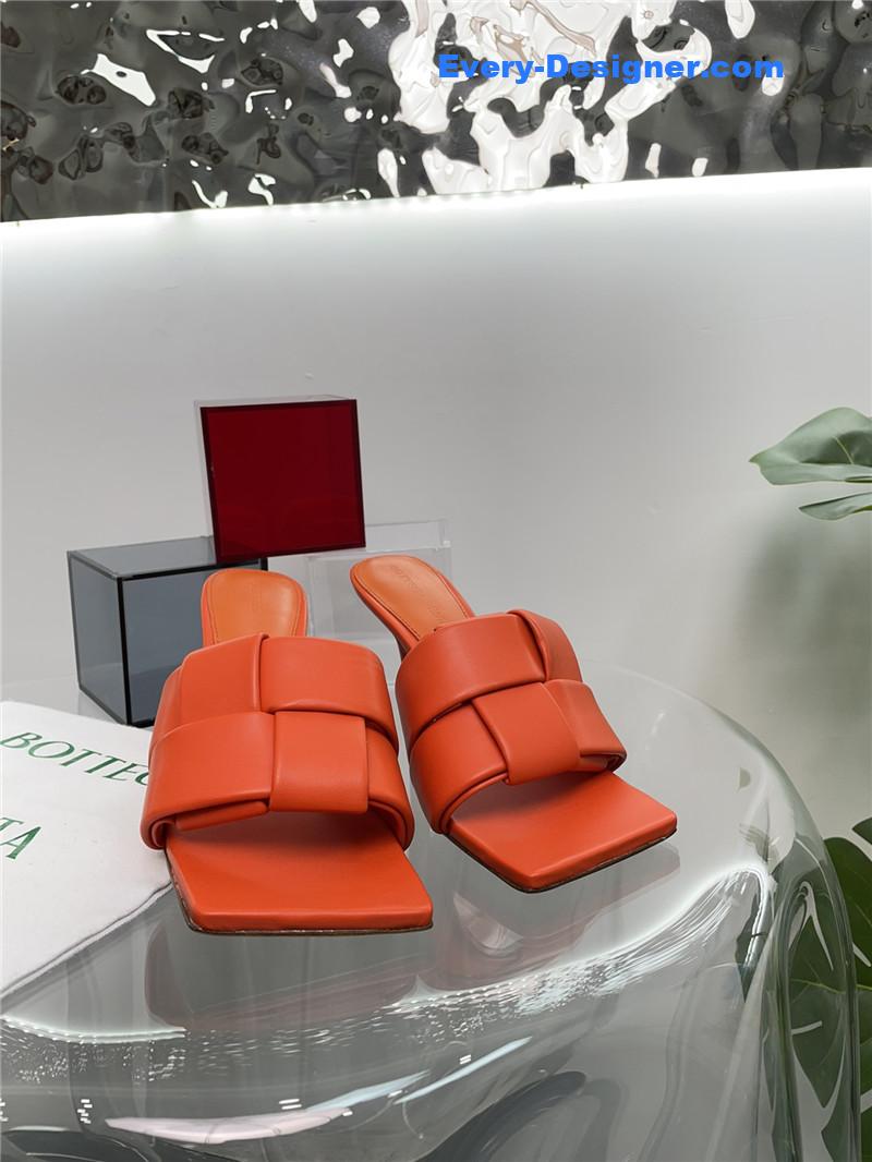 b0tt*ga Ven*ta windmill cube slippers