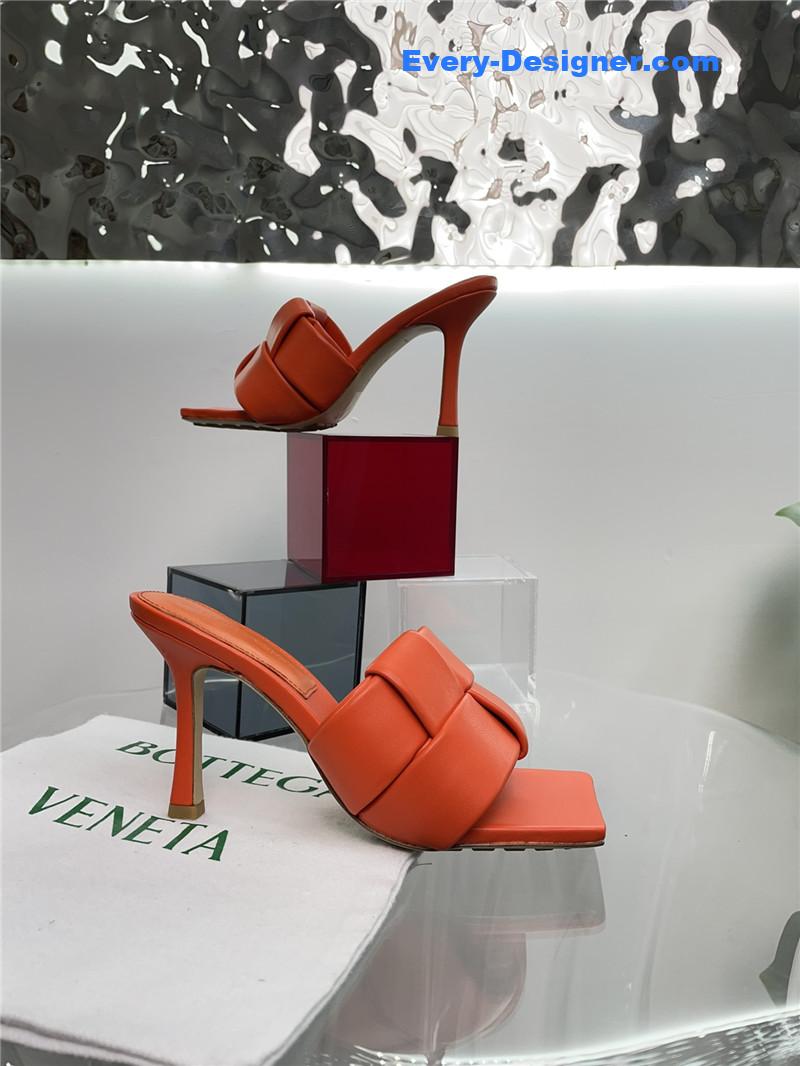 b0tt*ga Ven*ta windmill cube slippers