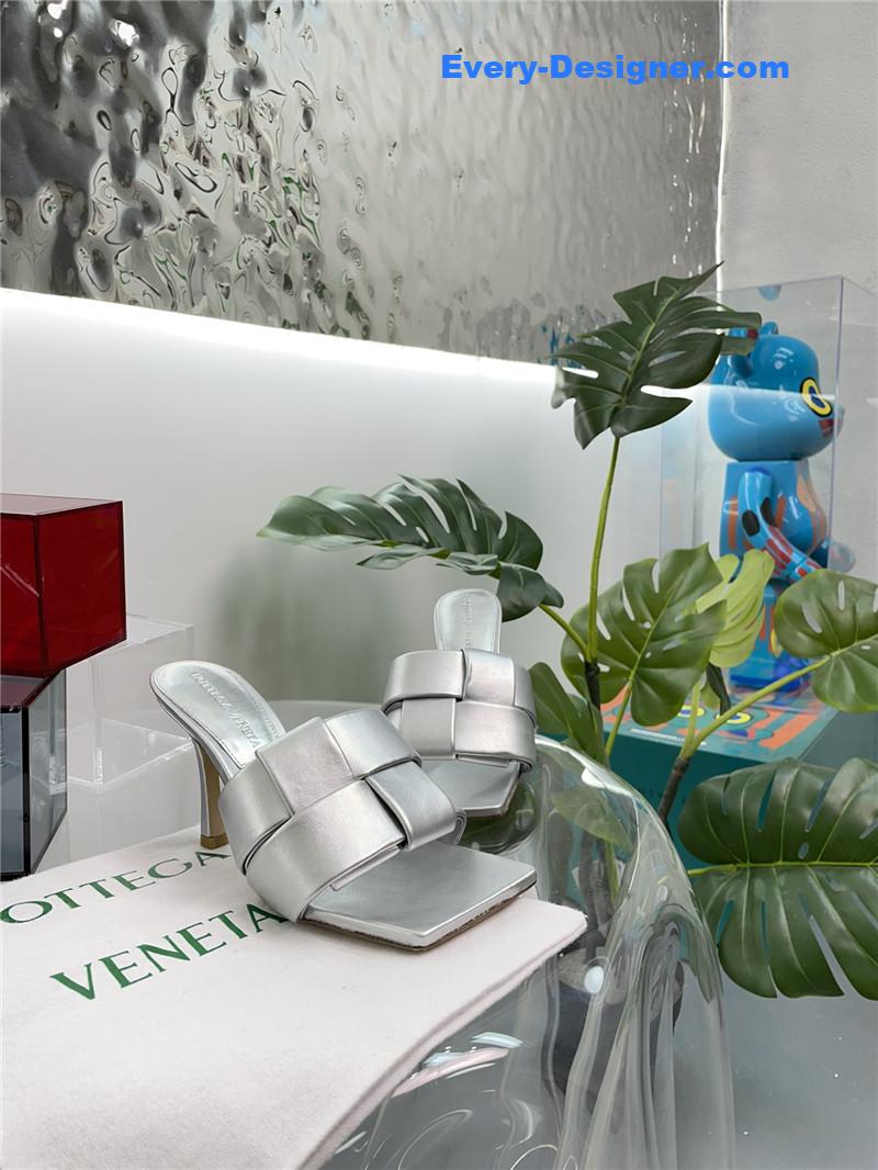 b0tt*ga Ven*ta windmill cube slippers