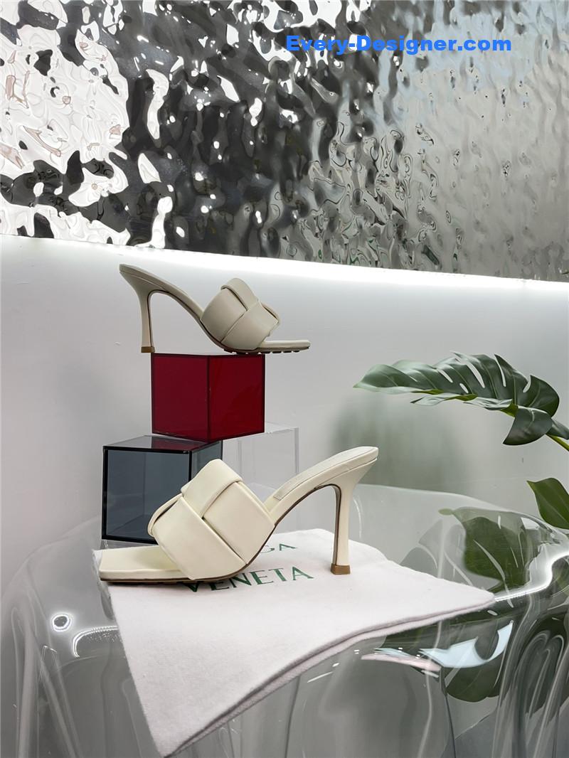 b0tt*ga Ven*ta windmill cube slippers