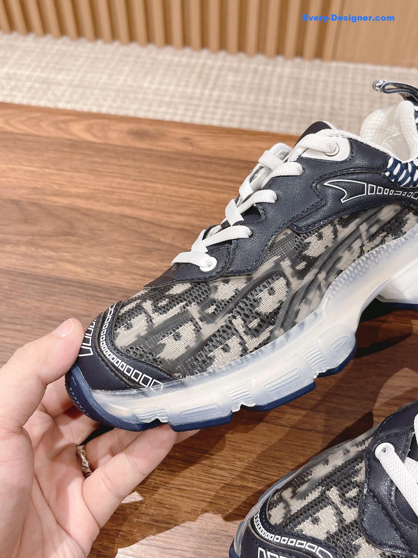 D10r classic running shoes