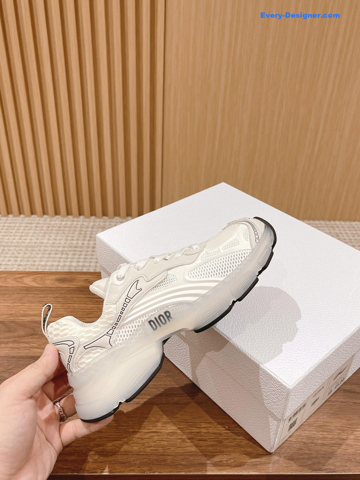 D10r classic running shoes