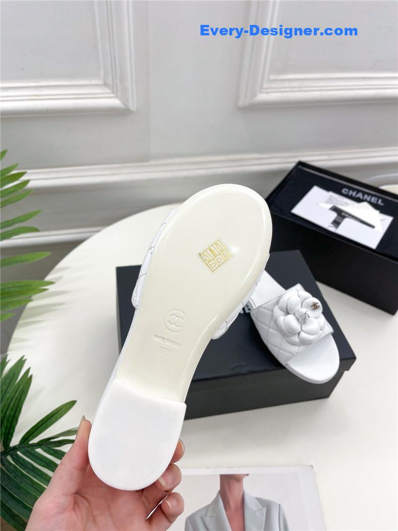 CC counter classic camellia slippers