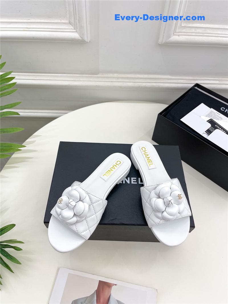 CC counter classic camellia slippers