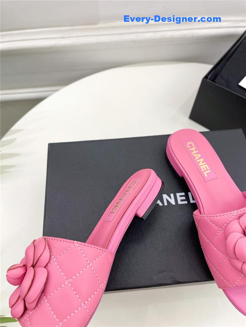CC counter classic camellia slippers
