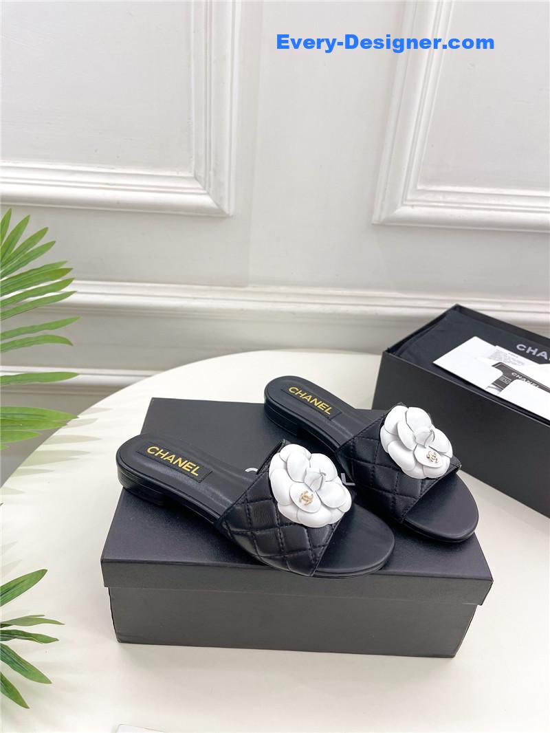 CC counter classic camellia slippers