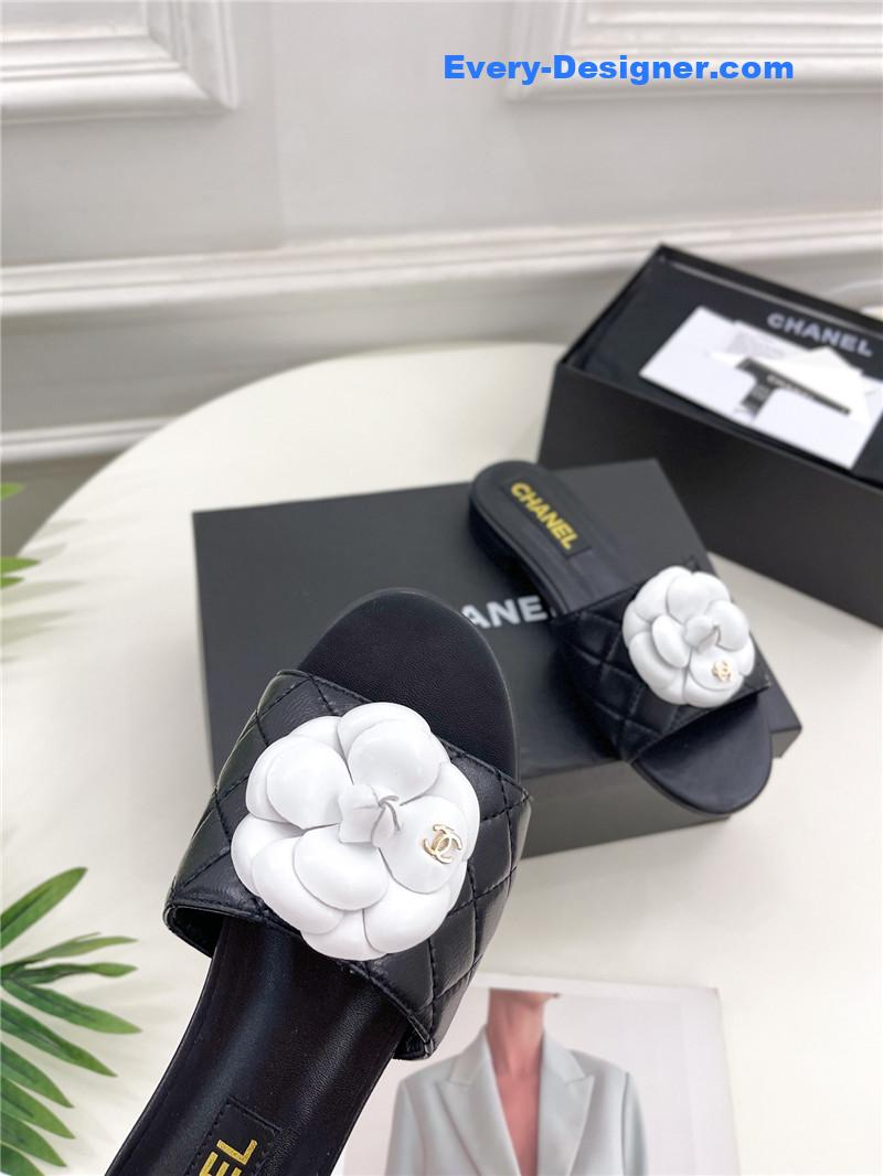 CC counter classic camellia slippers