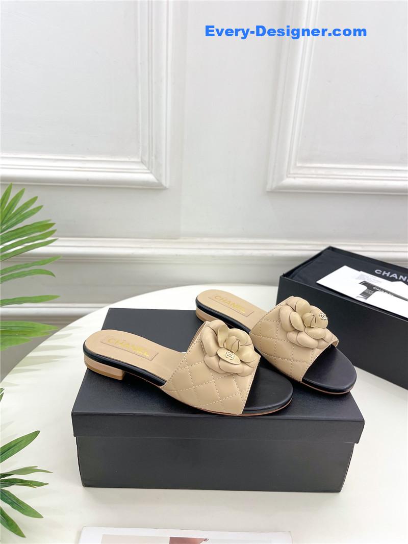 CC counter classic camellia slippers