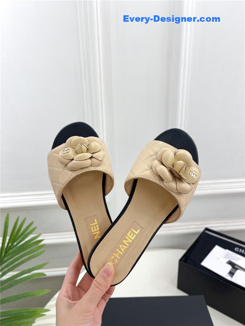 CC counter classic camellia slippers