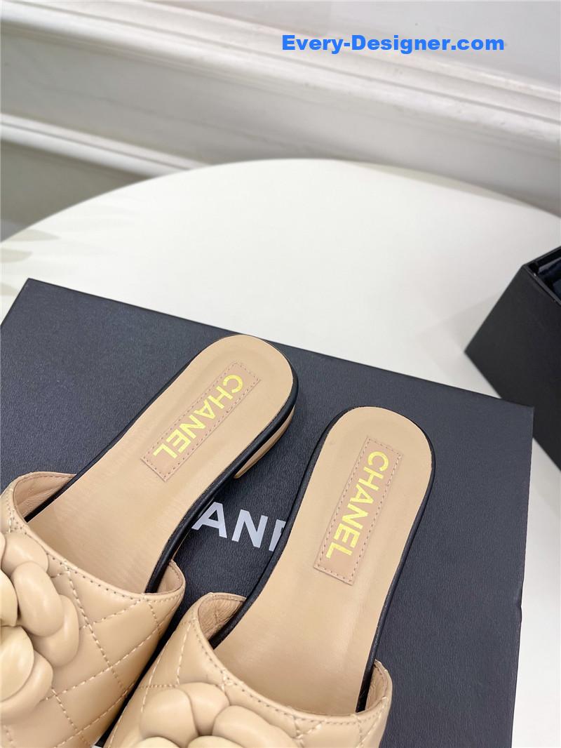 CC counter classic camellia slippers