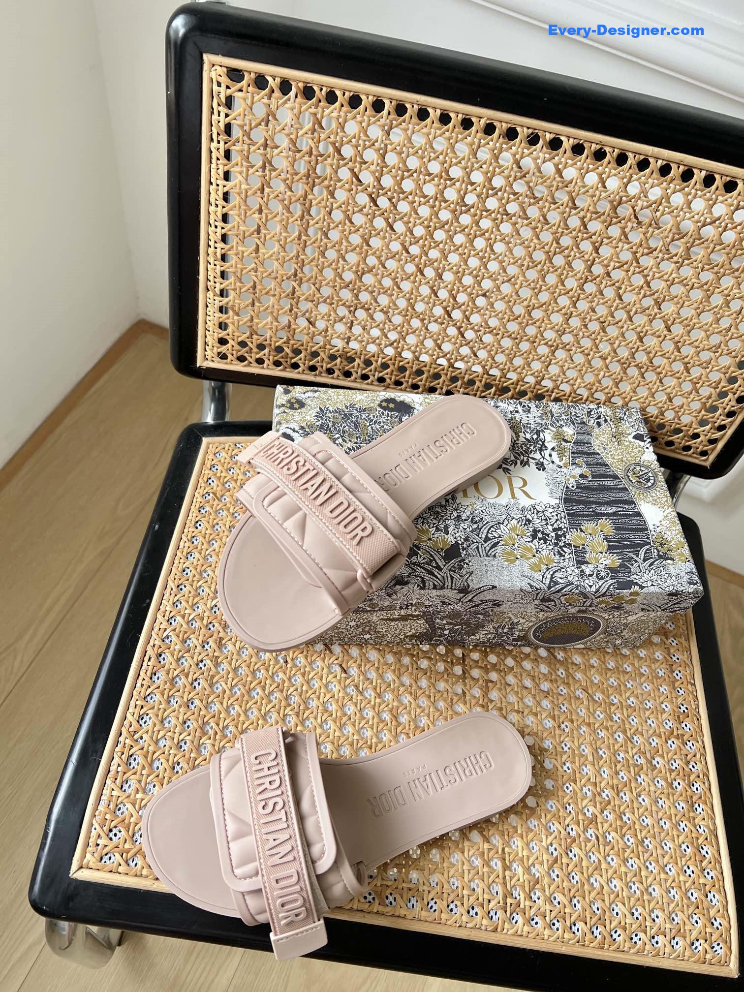 D10r velcro slippers