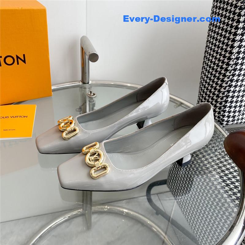 l0vis Vvtt0n lv chain kitten heel square toe shoes