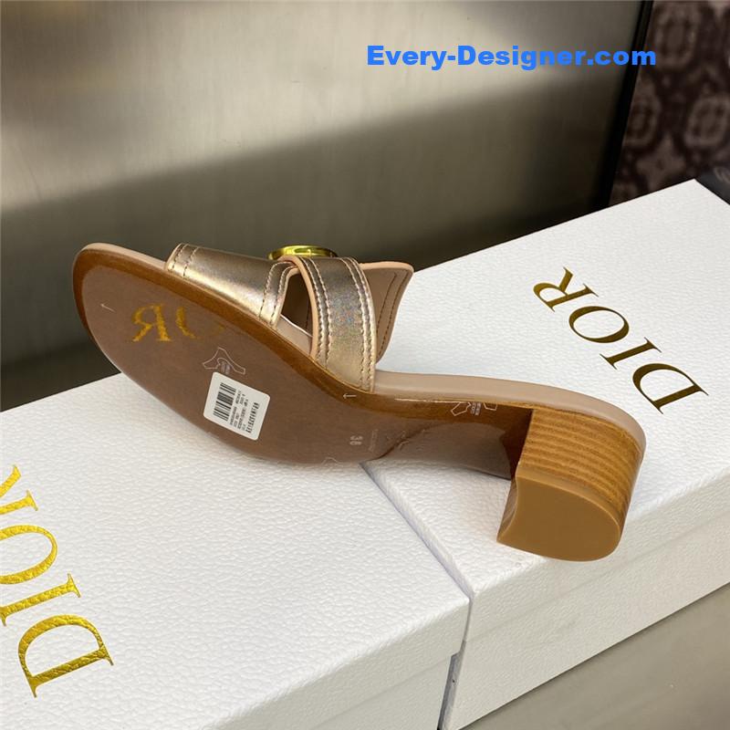 D10r cd letter metal logo flat hollow sandals
