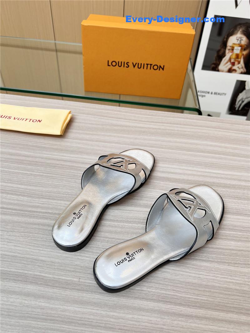 l0vis Vvtt0n lv milan fashion week catwalk slippers
