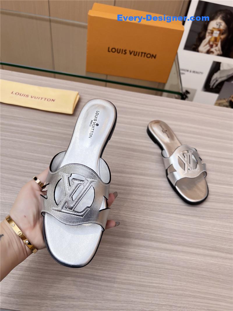 l0vis Vvtt0n lv milan fashion week catwalk slippers