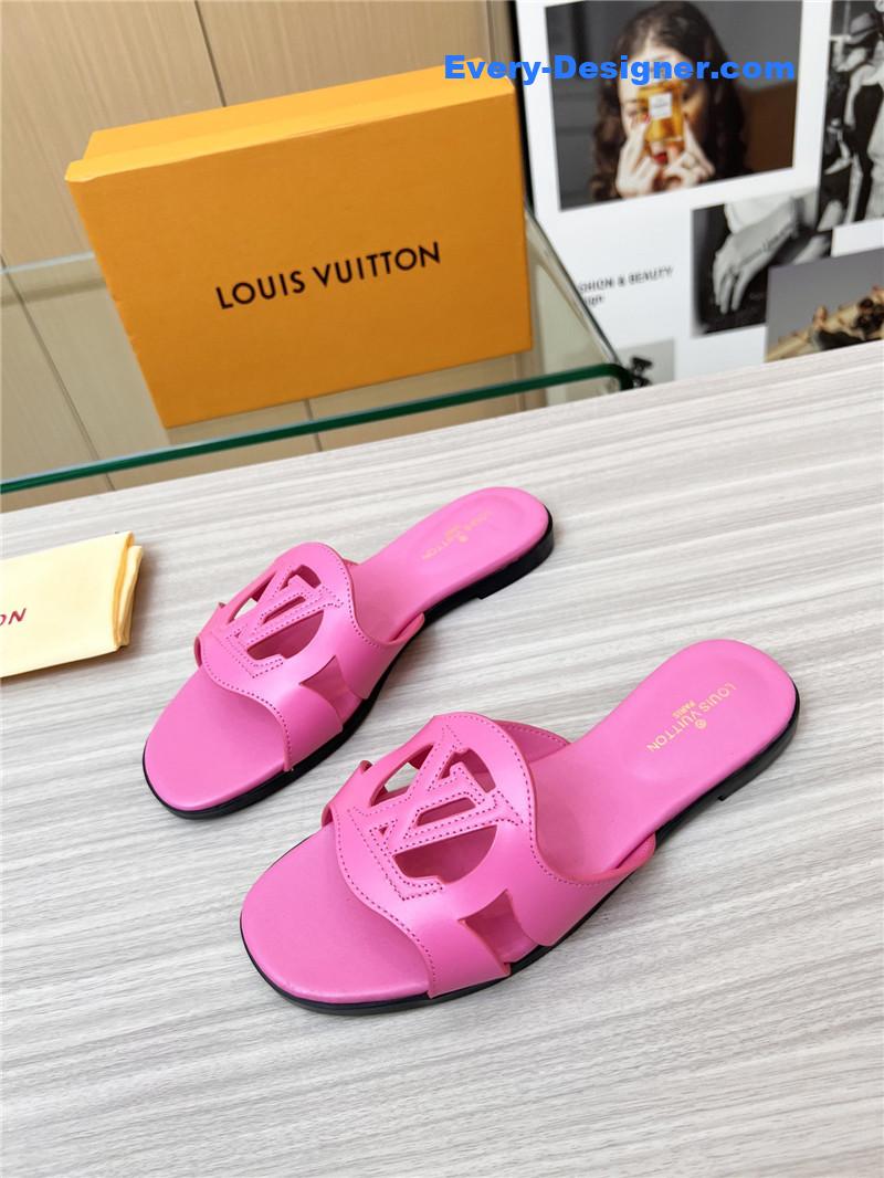 l0vis Vvtt0n lv milan fashion week catwalk slippers