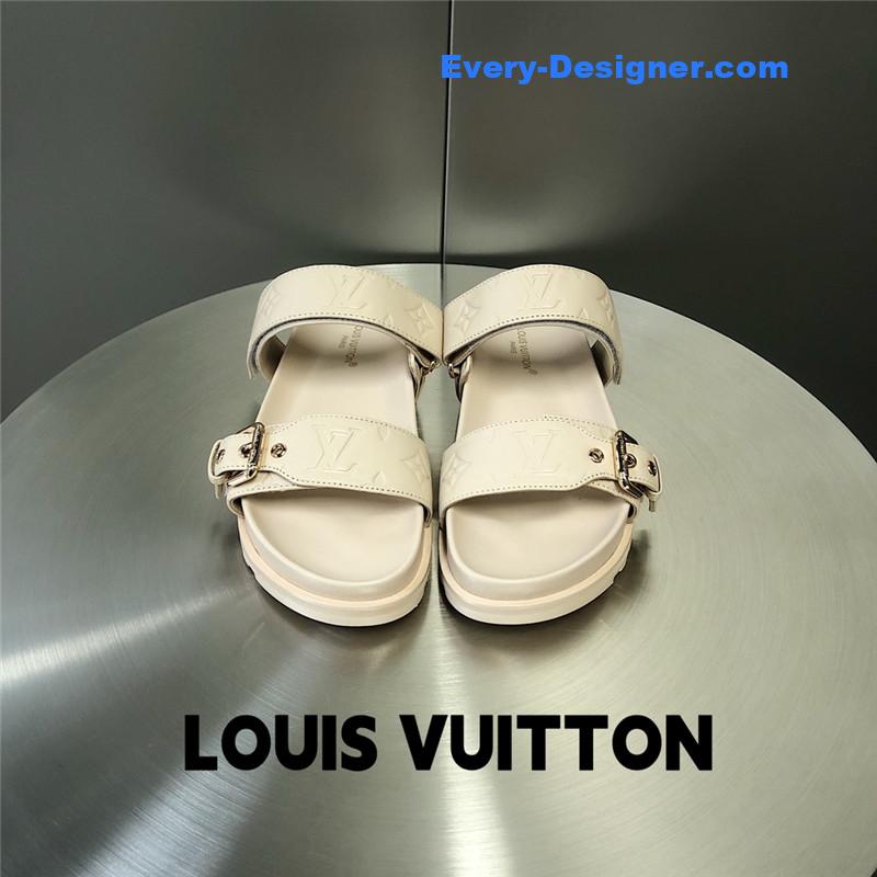 l0vis Vvtt0n lv metal buckle logo platform slippers