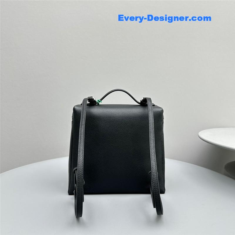 L0r0 P1ana extra pocket backpack