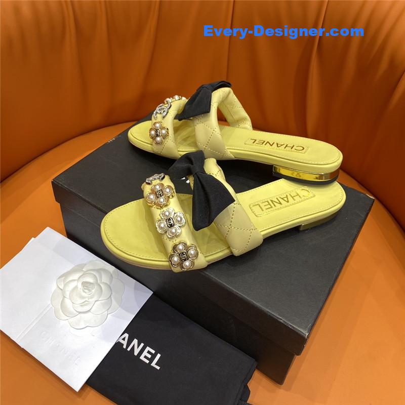 CC embroidered logo slippers