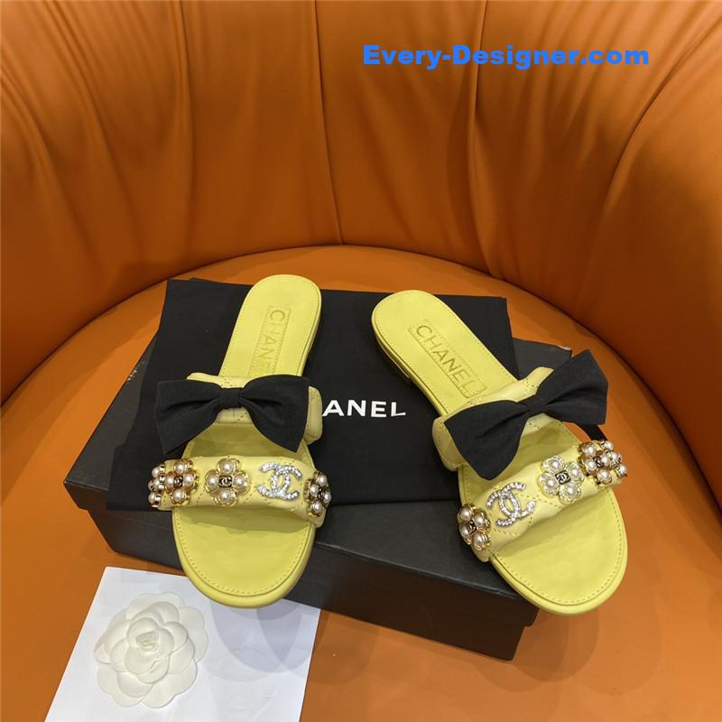 CC embroidered logo slippers
