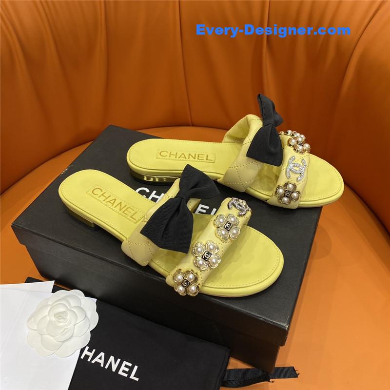 CC embroidered logo slippers