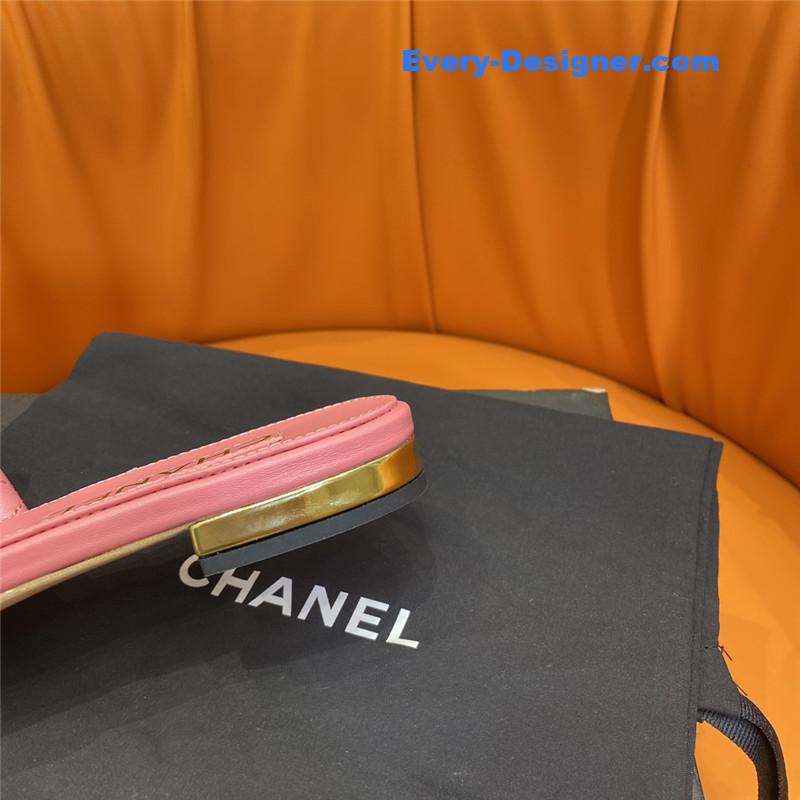 CC embroidered logo slippers
