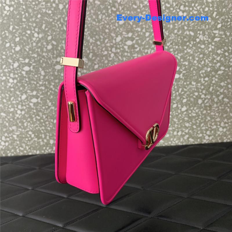 Va1e*ntin0 garavani letter leather shoulder bag