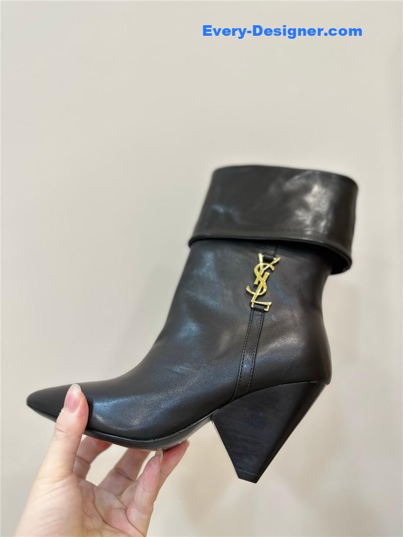 Y51 pointed toe suede ankle boots