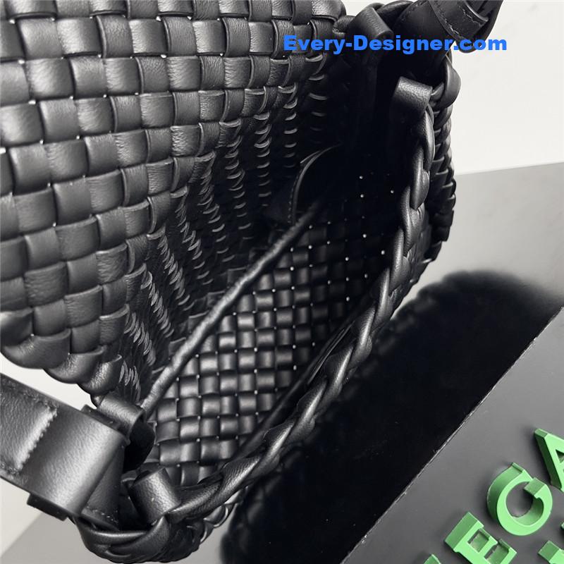 b0tt*ga Ven*ta mini cobble shoulder bag