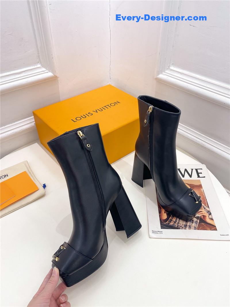 l0vis Vvtt0n lv v-shaped square heel platform boots