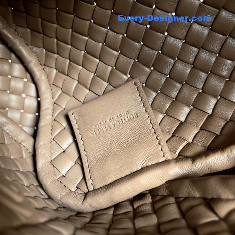 b0tt*ga Ven*ta mini cobble shoulder bag