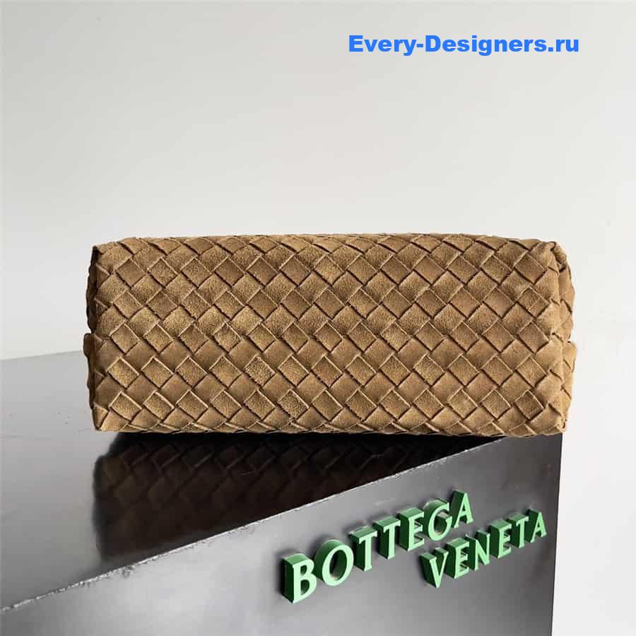 b0tt*ga Ven*ta andiamo medium suede bag