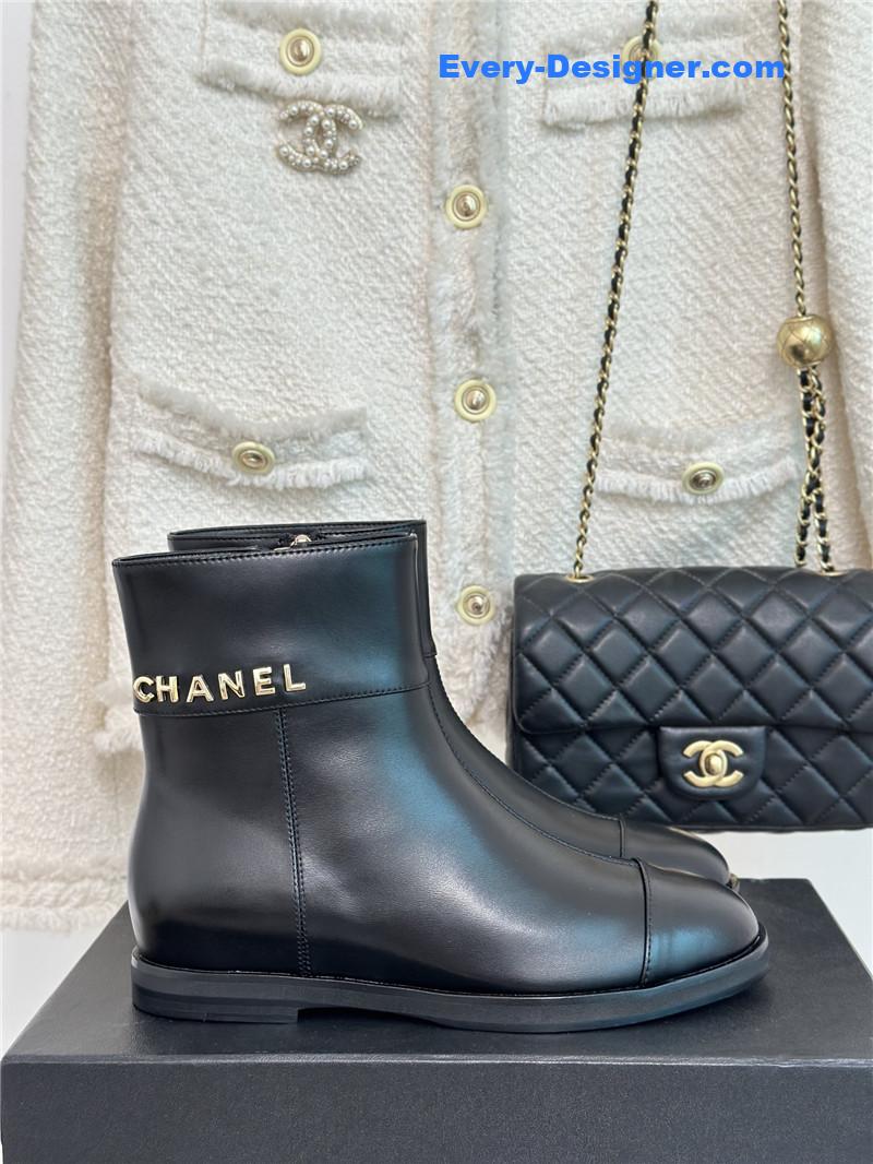CC logo CC buckle thick heel short boots