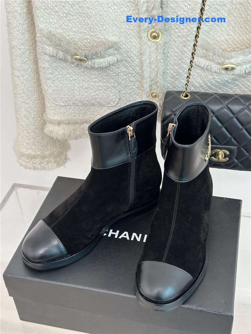 CC logo CC buckle thick heel short boots