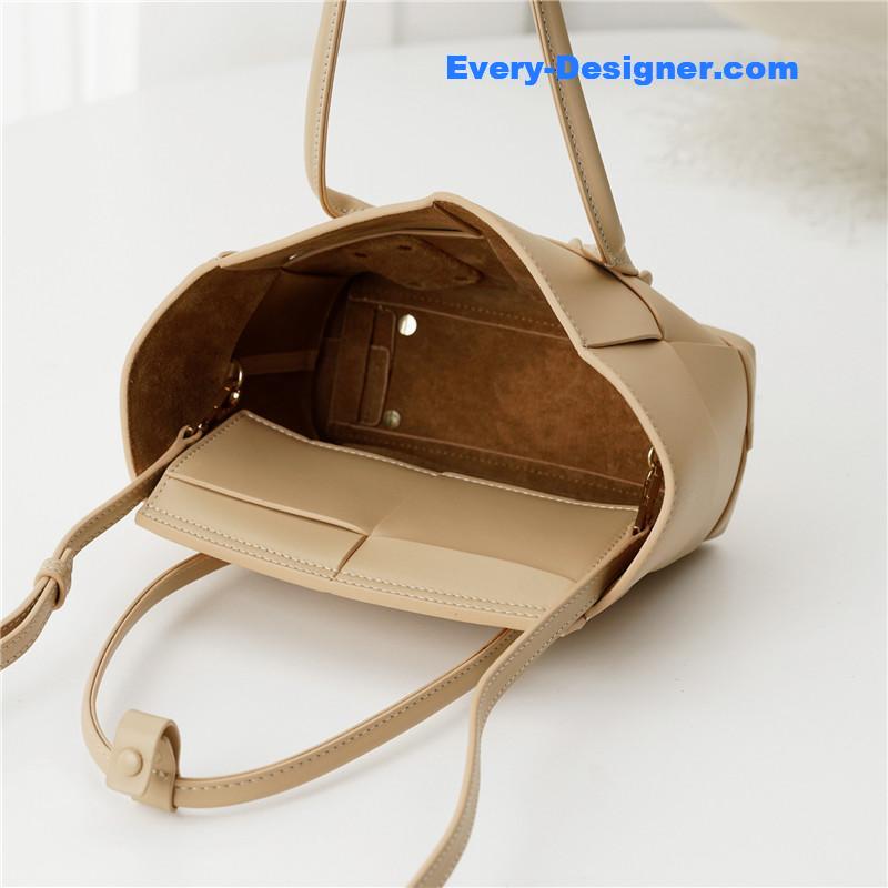 b0tt*ga Ven*ta arco mini leather tote