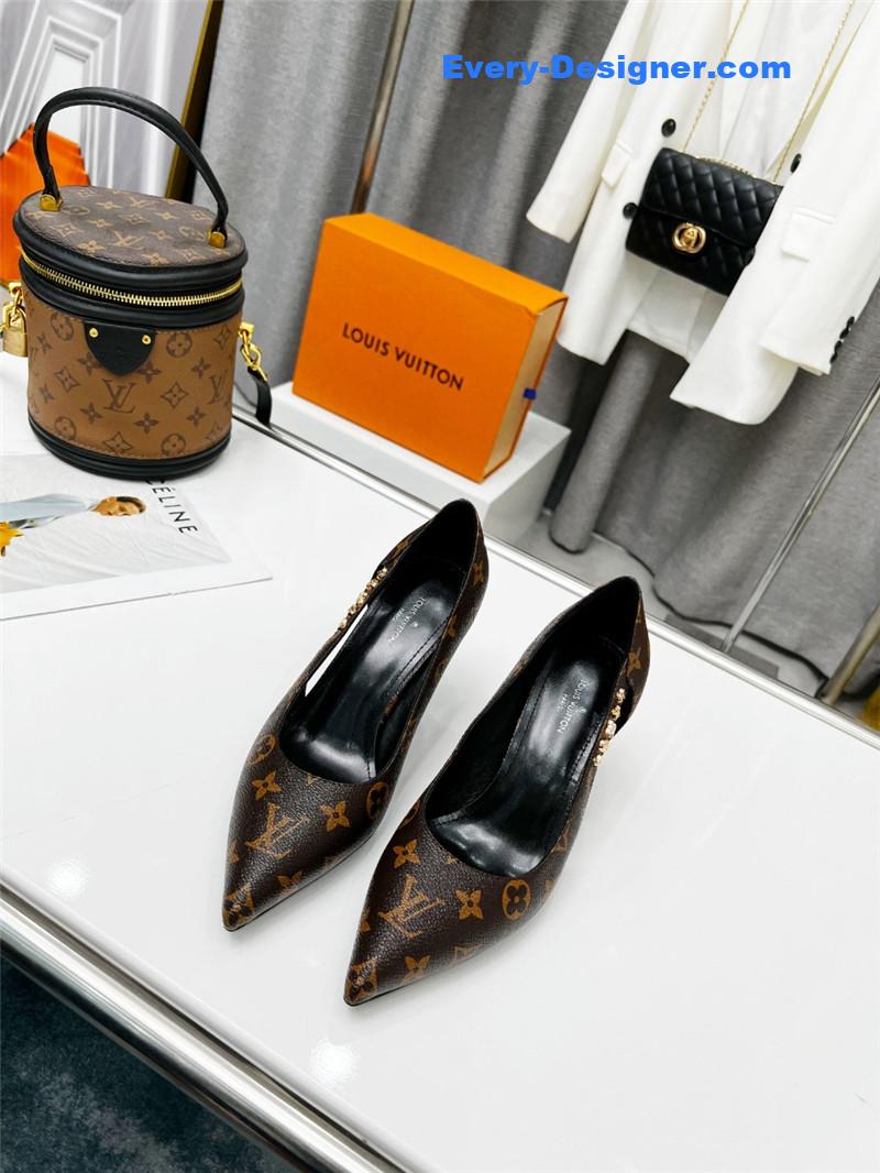 l0vis Vvtt0n lv metal buckle high heels