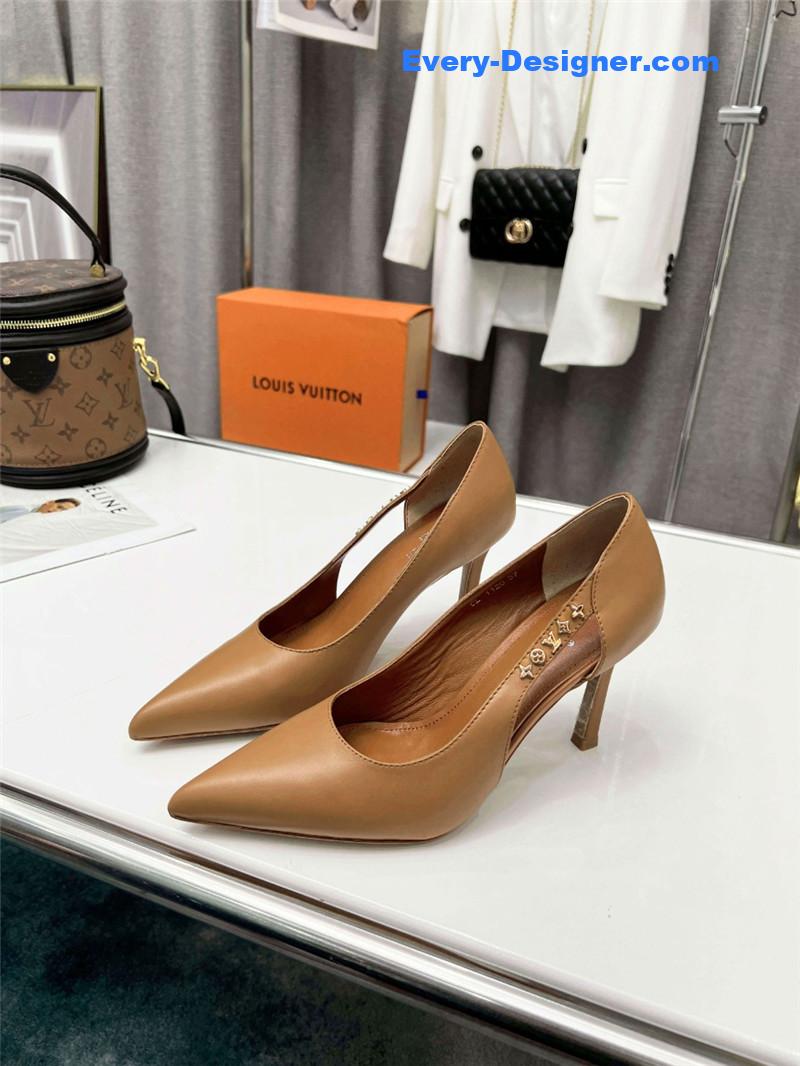 l0vis Vvtt0n lv metal buckle high heels