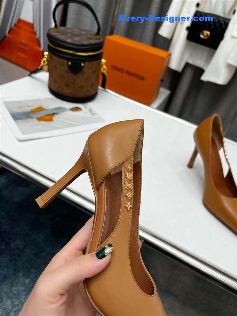 l0vis Vvtt0n lv metal buckle high heels
